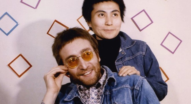 John Lennon foi assassinado por Mark Chapman em 8 de dezembro de 1980. 
