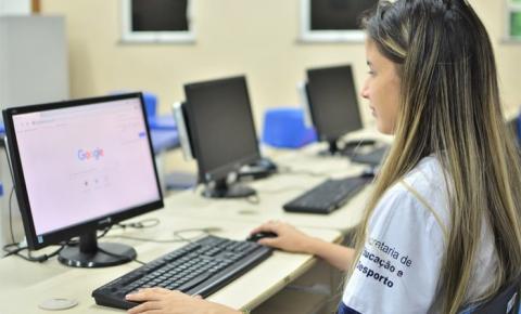 Estudantes podem usar internet e computadores das escolas estaduais para inscrições do Enem