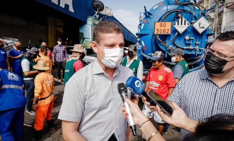 Marcos Rotta vistoria ação de prevenção aos efeitos da cheia no centro de Manaus