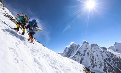 Câmera fotográfica suporta altitude e variação térmica da segunda montanha mais alta do mundo